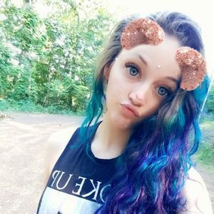 Meet your Posher, Leila